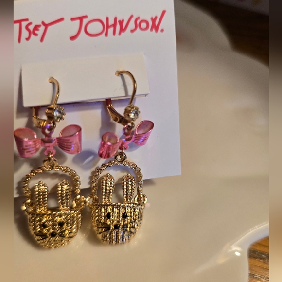 Betsey Johnson Gold Tone Rabbit Ears Easter Basket Drop Earrings Pink Bow NWT - Picture 3 of 14